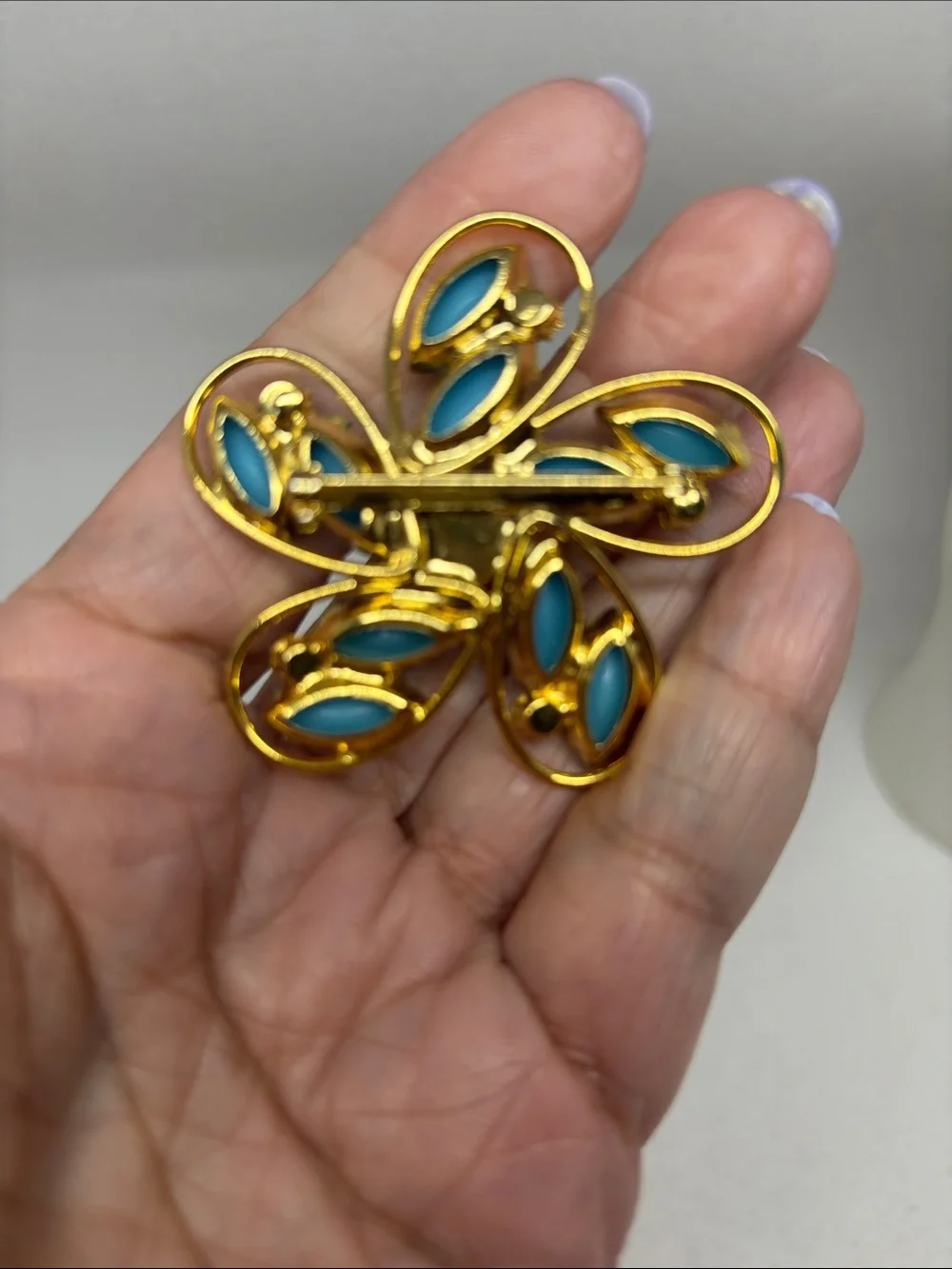 Beautiful Gold Plated Turquoise Rhinestone Flower Brooch